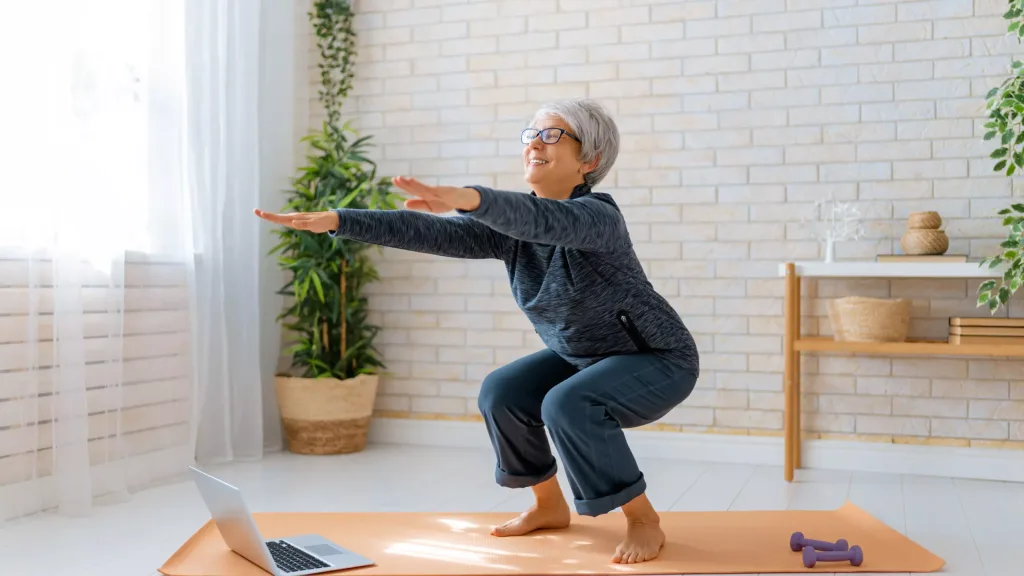 elder women doing squats using O'Coach Fitness App