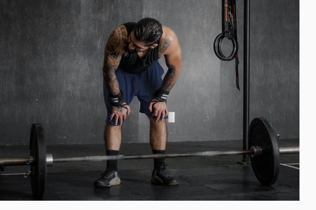 Person training using BCAAs for muscle recovery and performance